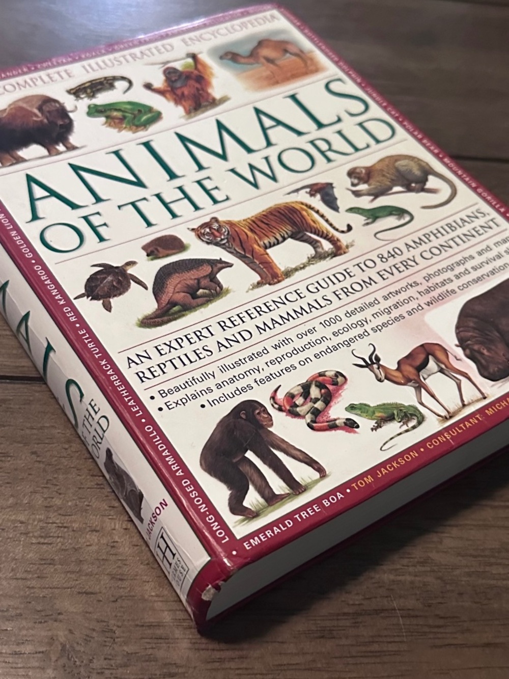 The Complete Illustrated Encyclopedia of Animals of the World Reference Book